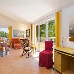 2 Bedroom Lovely Home In Vrboska